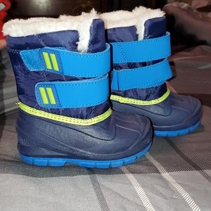 Snow boots